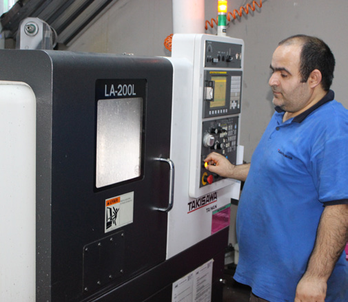 AKS üretim tesisinde CNC tezgâhı