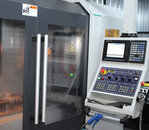 AKS üretim tesisinde CNC makine parkı